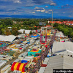 Blick vom Riesenrad auf das Gäubodenvolksfest